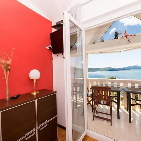 Stil - Two Bedroom With Balcony And Sea View 203 President 公寓 特罗吉尔