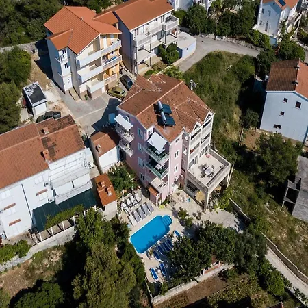 Stil - Two Bedroom With Balcony And Sea View 203 President * Trogir