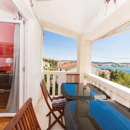 Stil - Two Bedroom With Balcony And Sea View 203 President Trogir