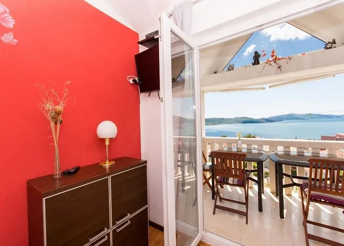 Stil - Two Bedroom With Balcony And Sea View 203 President Apartment Trogir