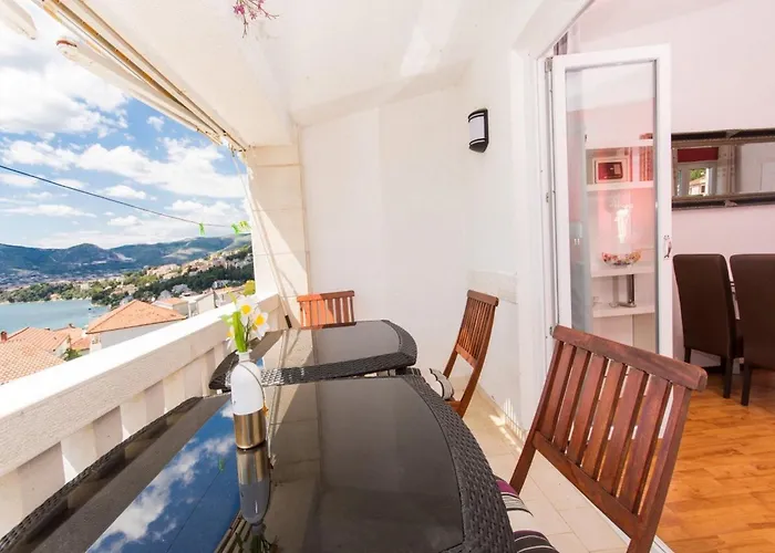Stil - Two Bedroom With Balcony And Sea View 203 President Trogir