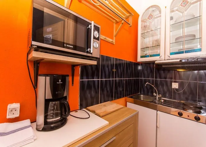 Stil - Two Bedroom With Balcony And Sea View 203 President Apartment *