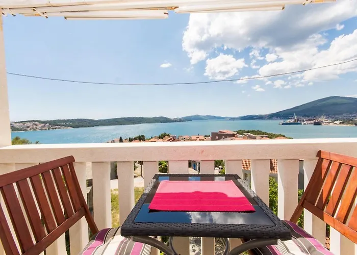 Stil - Two Bedroom With Balcony And Sea View 203 President Apartment Trogir