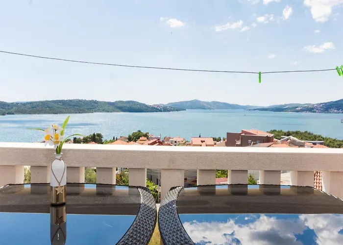 Stil - Two Bedroom With Balcony And Sea View 203 President Apartment *