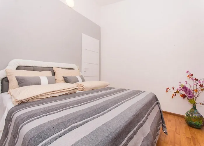 Stil - Two Bedroom With Balcony And Sea View 203 President *